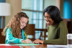 Discover the Pros of a Tutoring Service App Vs. Traditional Classroom Lessons
