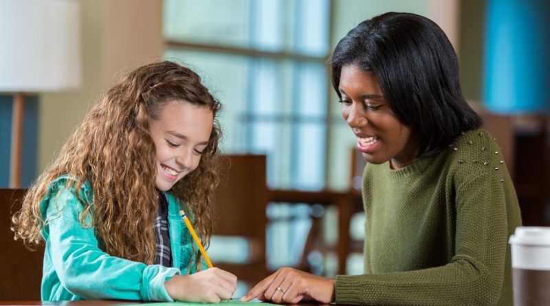 Discover the Pros of a Tutoring Service App Vs. Traditional Classroom Lessons